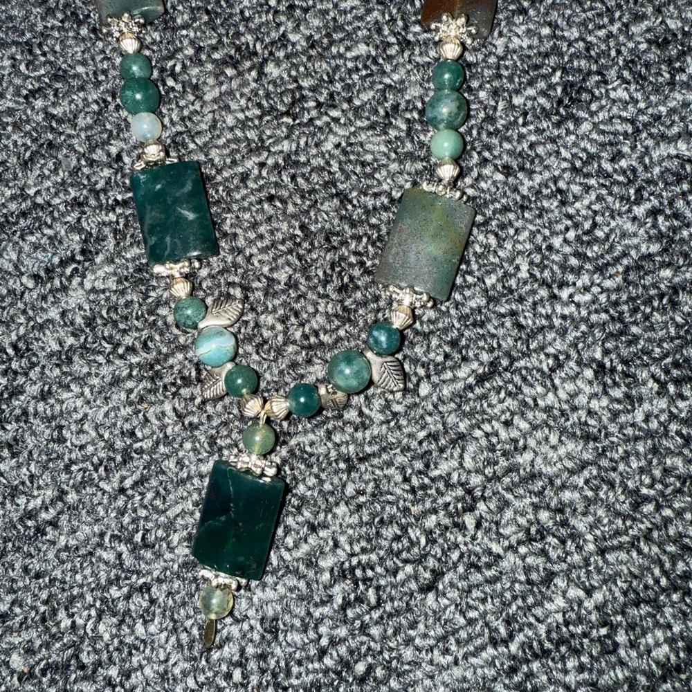 Gorgeous Vintage Elegant Green Agate Stone Necklace - Picture 2 of 4